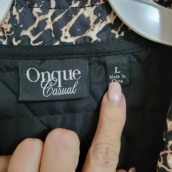 Onque Casuals Animal Print Puffer Vest - Picture 4 of 5